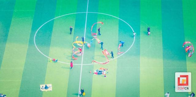 广发体育APP-晒着太阳动起来！檀木林体育馆的冬日市井健身图|自贡|羽毛球|自贡市|四川省|门球_新浪新闻