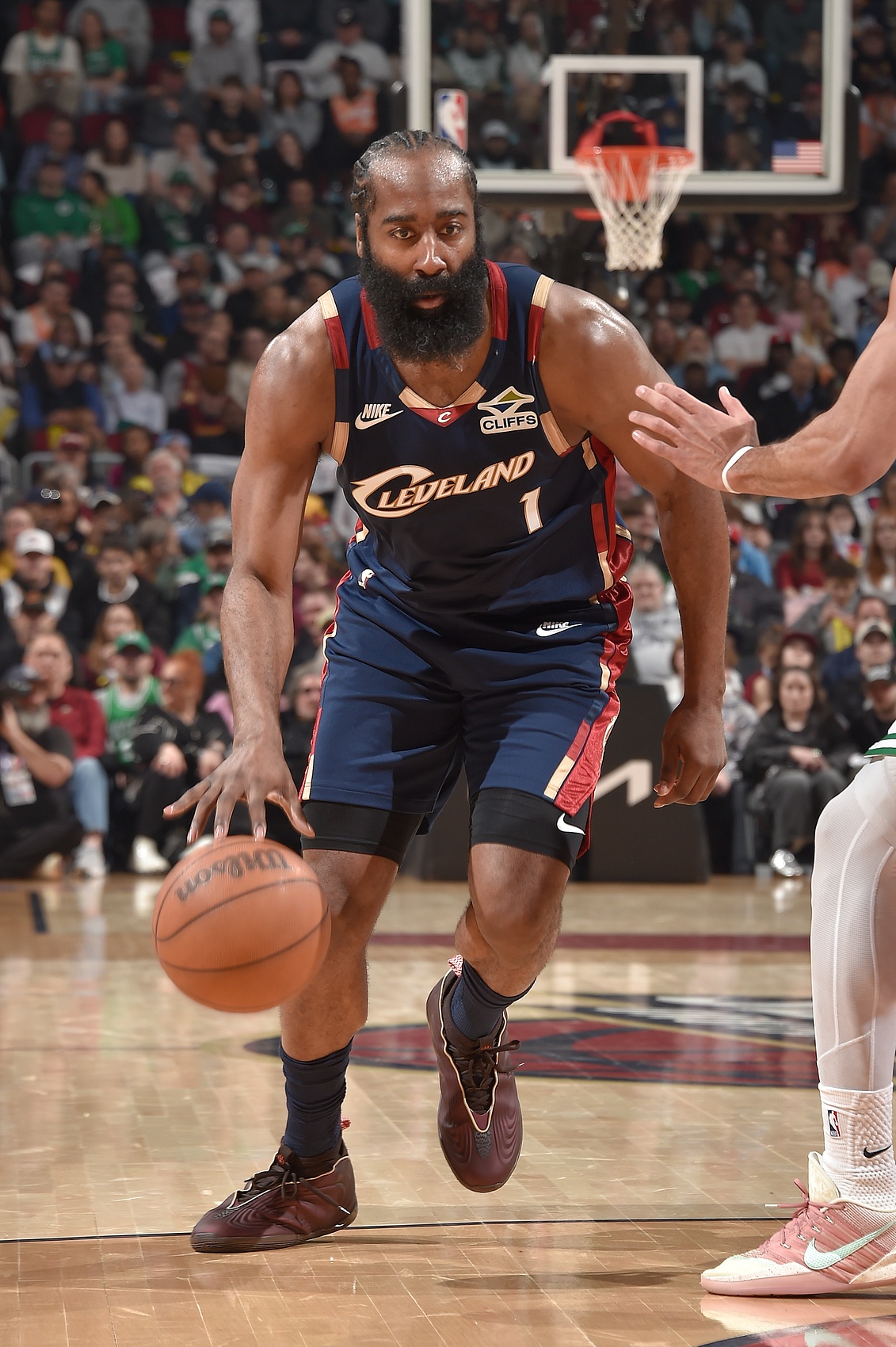 广发真人-可惜空砍！哈登骑士生涯首次单场30分 此前11场最高23分