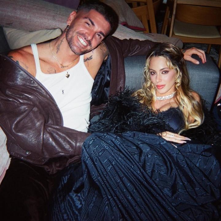 广发APP下载-天后伴侣😍德保罗未婚妻29岁生日，两人甜蜜自拍，梅西出席派对