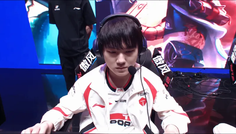 广发真人-TES对战WE首局第2分钟，比赛进入暂停（现已恢复）